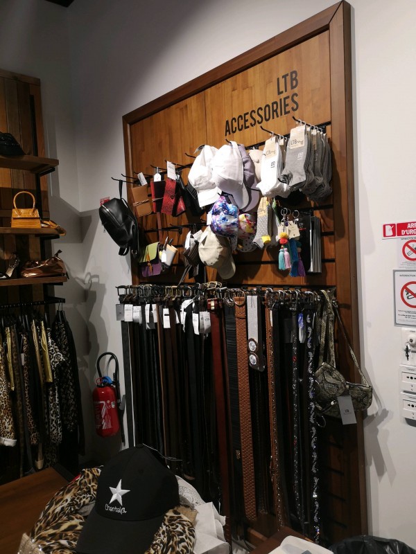 Où trouver une boutique de vêtements pour femmes proposant la marque LTB à proximité du Lavandou ? Le lavandou  Magasin LTB