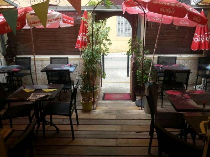 Où trouver un bon restaurant ouvert le midi à proximité du parc du château à Solllies Pont ? Solllies Pont L'Amarandine