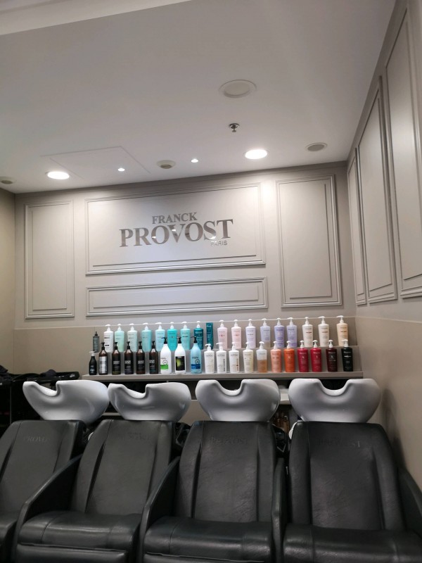 Où trouver un salon de coiffure spécialisé dans la coloration polaire à proximité du centre commercial avenue 83 ? La Valette du Var Franck Provost Avenue 83