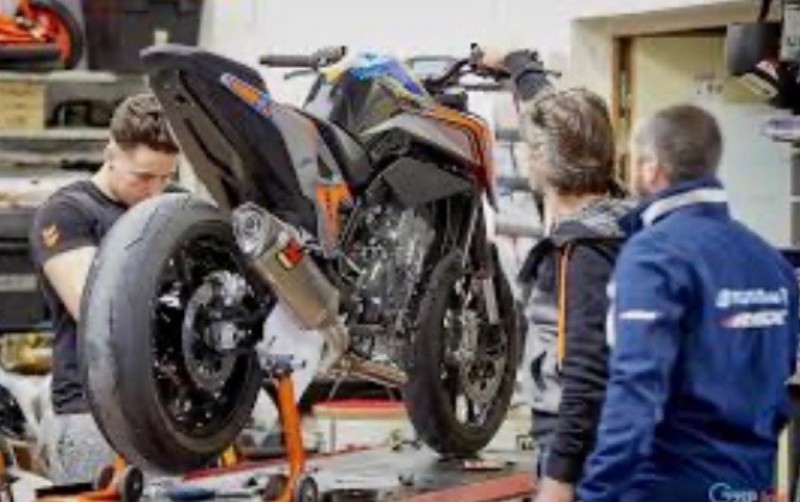 Trouver un réparateur et contrôle technique moto et scooter dans le 8 eme arrondissement de Marseille 13008 