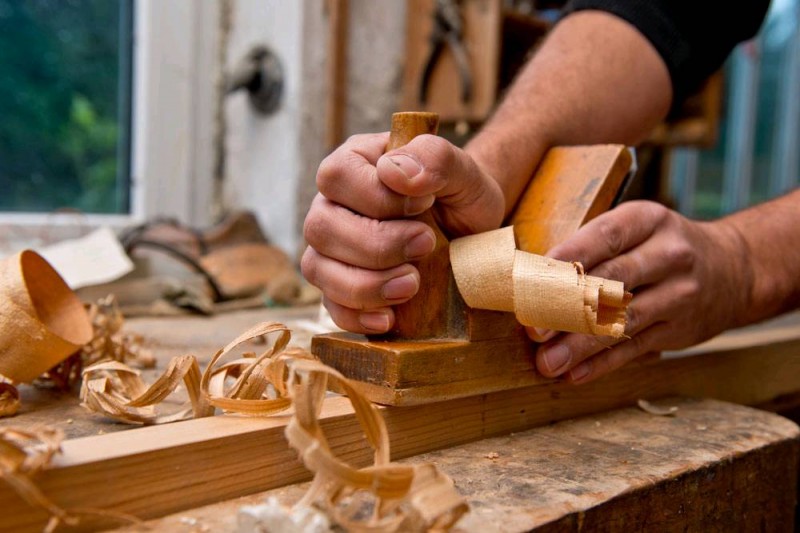 Où trouver un menuisier pour changer les baies vitrées de ma maison à proximité de Toulon ? La Farlède Menuiserie du Var