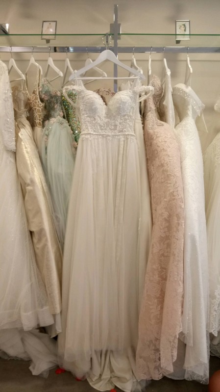 Où trouver une boutique spécialisée dans les robes de mariée pour réserver ma robe pour 2021 Toulon 83200 Serine Kurt mariage