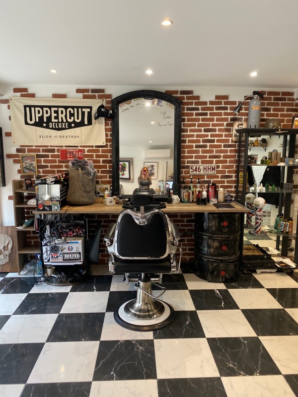 Où trouver un barbier à l’ancienne sur plan de Cuques ?