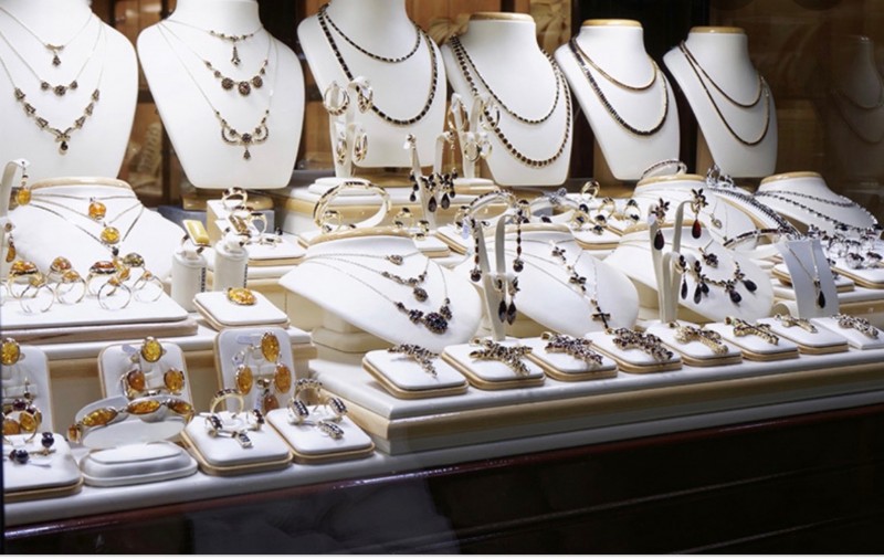  Trouver une bijouterie horlogerie proposant des bijoux pour femmes dans le huitième arrondissement de Marseille 13008 Bouches-du-Rhône 