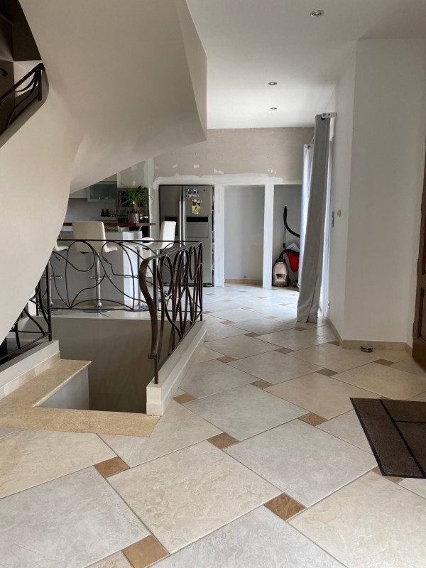  Où trouver un entrepreneur pour faire réaliser une piscine avec sa cuisine d’été à plan de Cuques 