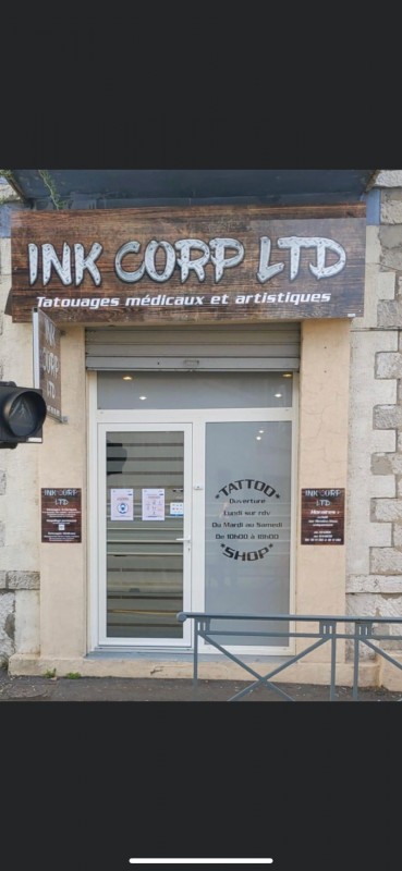 Salon de tatouage spécialisé dans les  tatouages  médicalisés du dos pour femme  sur roquefort la Bédoule