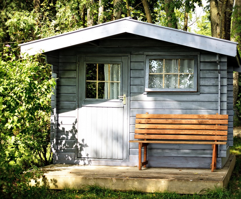 Quelle entreprise faire appelle pour la construction d'une cabane en bois pour un atelier à Lyon ?