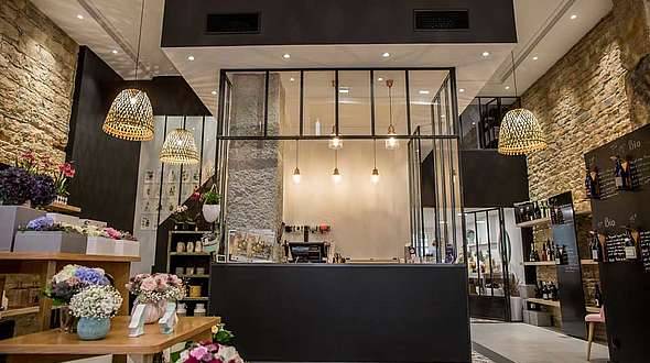 Trouver un architecture pour la rénovation complète d'un chai viticole sur les bords du Rhône