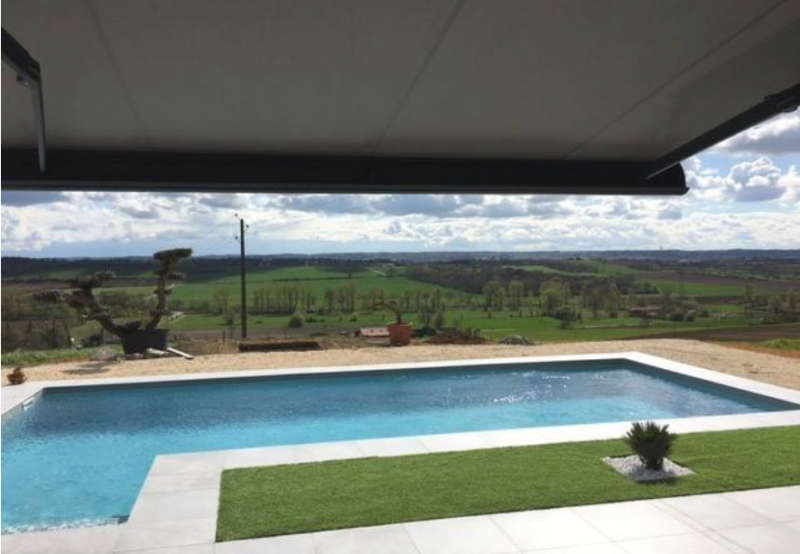 installation d'un store motorisé sur-mesure à Nîmes avec IRTH Ouvertures