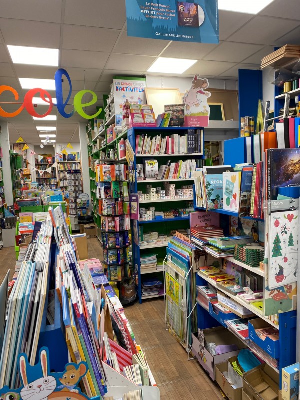  Où trouver une librairie qui référence l’ensemble des livres scolaires pour la troisième à Marseille 