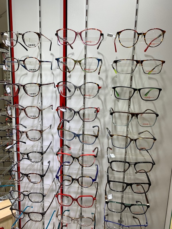 Opticien pour vente de lunettes de vue hommes et femmes de la marque Etna Barcelona à Aix-en-Provence proche des milles