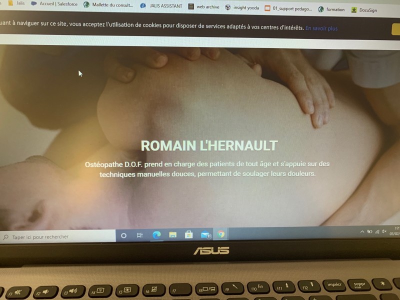  Romain l’Hernault ostéopathe à Aix-en-Provence dans les Bouches-du-Rhône, vous accueille au sein de son cabinet afin de vous proposer des consultations ostéopathique.