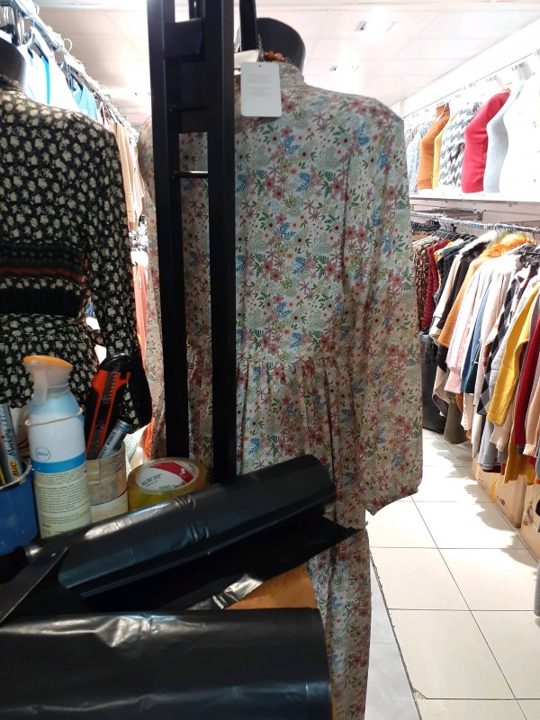 Venez acheter des vêtements pour femmes rue Nationale 13001 Marseille robe longue à fleurs