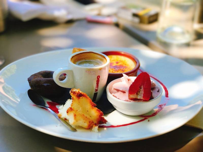 café gourmand pour le goûter au salon de thé Le comptoir christoly à Bordeaux centre