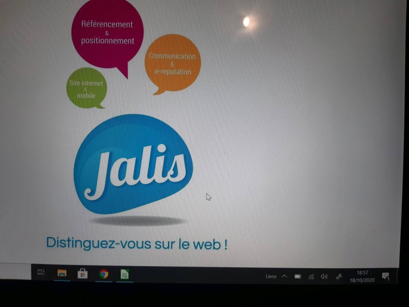 Recherche entreprise de tatouage pour réaliser un tatouage réaliste sur mon épaule