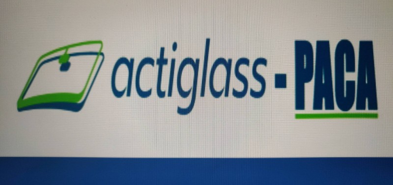 Remplacement de pare-brise pour véhicule utilitaire sur votre lieu de travail sur le secteur de Toulon dans le 83
