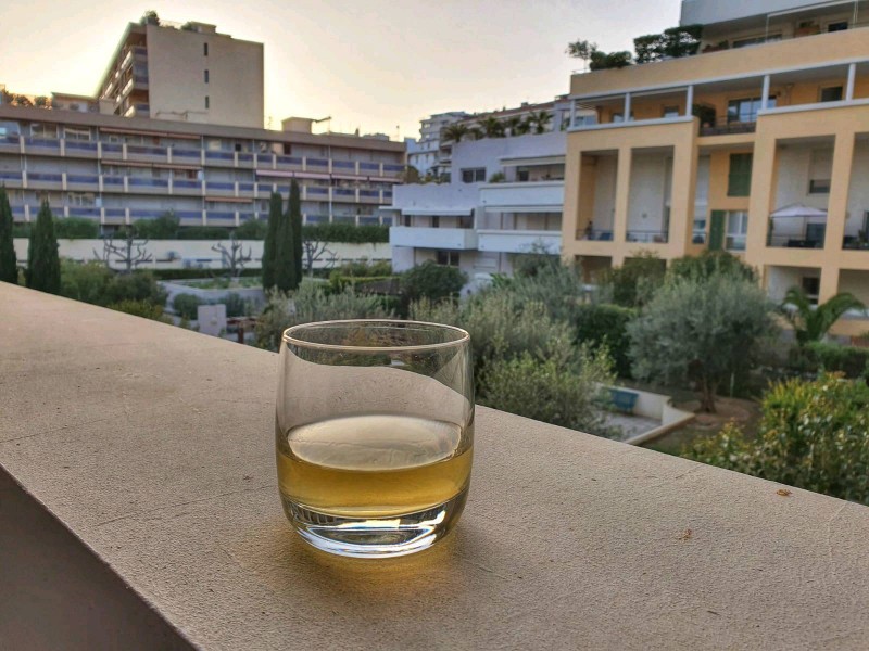 Artisan couvreur spécialisé dans l'étanchéité de cheneau à Marseille