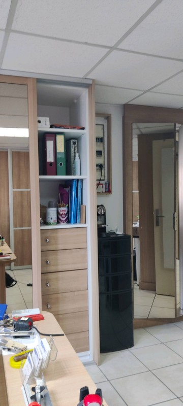 Création d'un dressing sur mesure blanc mat pour suite parentale à Marseille