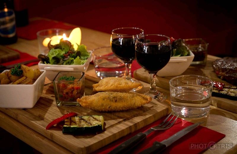 Nouveau restaurant argentin la milonga ici vous pourrez Manger en tête-à-tête en changeant de décor Mais en changeant totalement de tradition