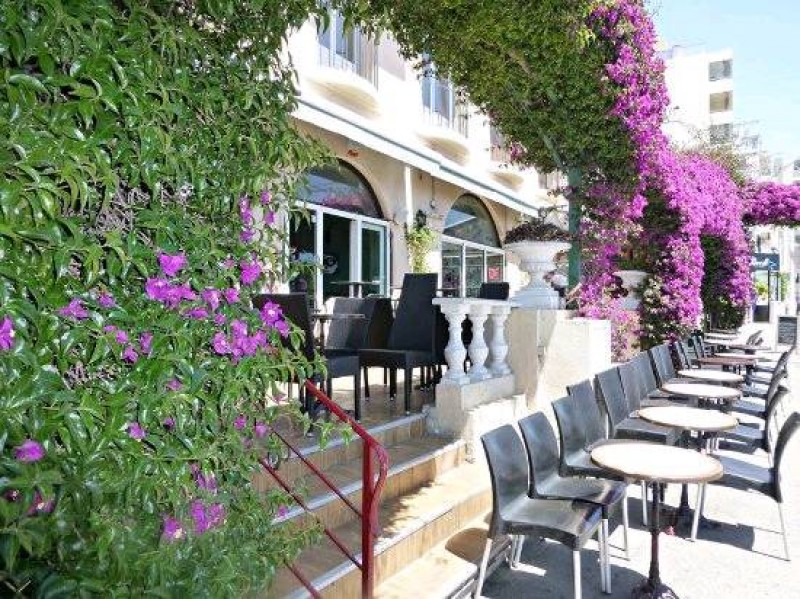 Où trouver un bar restaurant avec terrasse en bord de mer à proximité du Mourillon ? Toulon  Côté Jardin