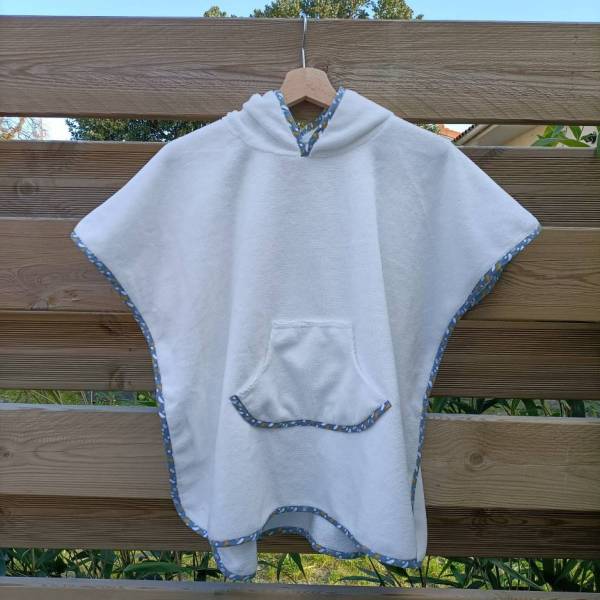 Le poncho de plage pour bébé par Baby Pyla à Biscarosse