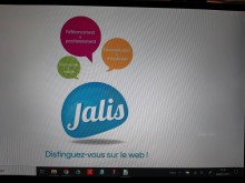 Où trouver une entreprise pour la pose d'une pergola bioclimatique à lames orientables, de couleur gris basalte RAL 7012 dans la région de Draguignan ? Roquebrune Argents alu